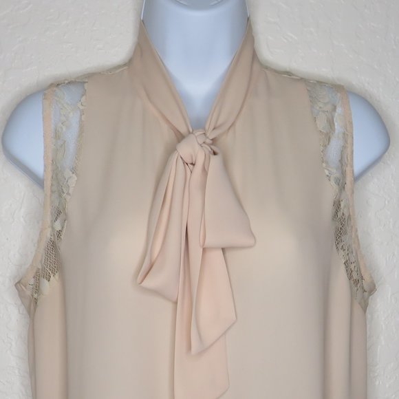 Forever 21* Women's Sleeveless Tie Bow Neck Curved Hem Lace Blouse~ Size‎ Small - Picture 9 of 13